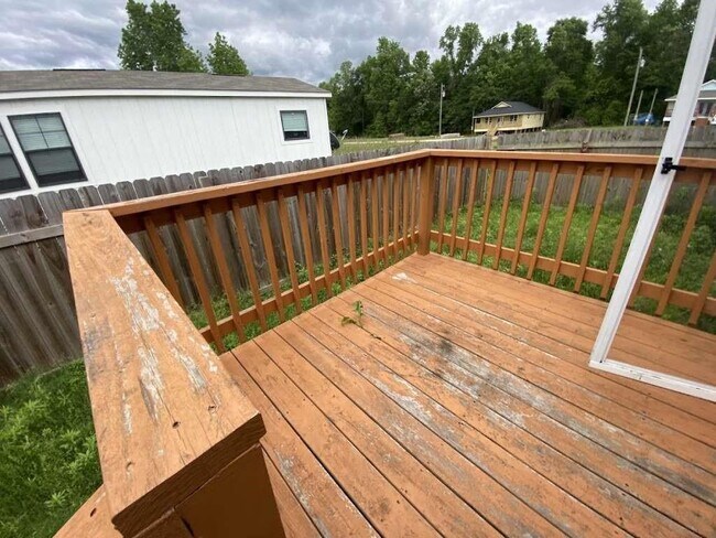 Foto del edificio - 146 Wood Fern Dr