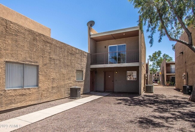 Building Photo - 2819 E Le Marche Ave