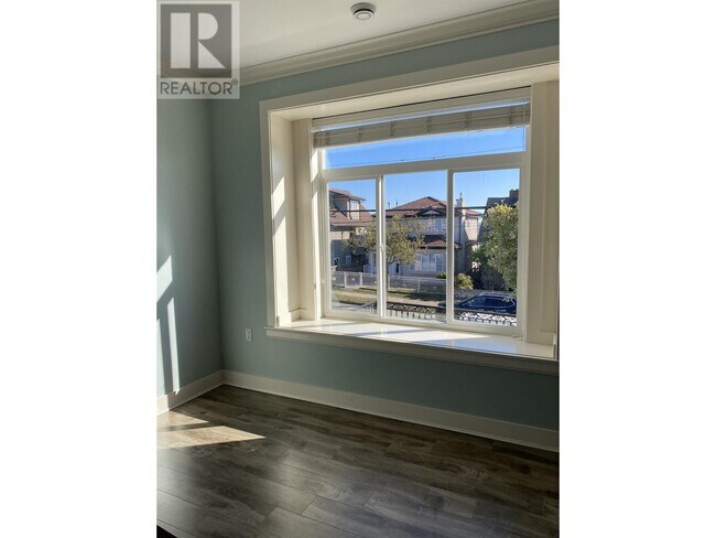 Photo du bâtiment - 719 E 61st Ave