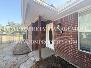 Building Photo - 121 N 24th St