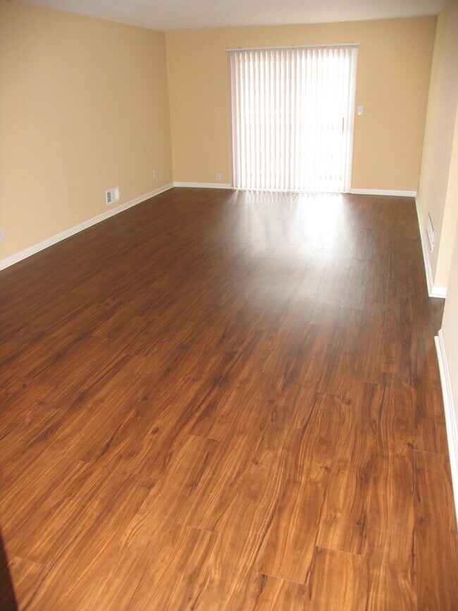 Sala de estar & Porch-Balcony puerta - 3711 Briarbridge Ln