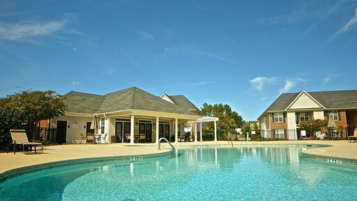 Foto del edificio - Back on the Market TODAY!  Condo Living At...