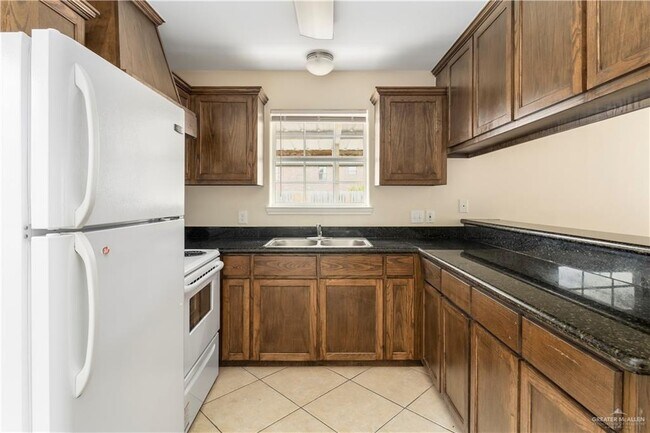 Building Photo - 14 Lacywood