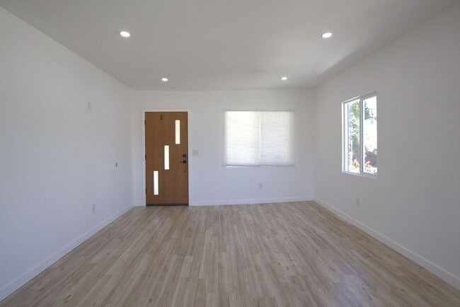 Building Photo - 4913 Lynnfield St