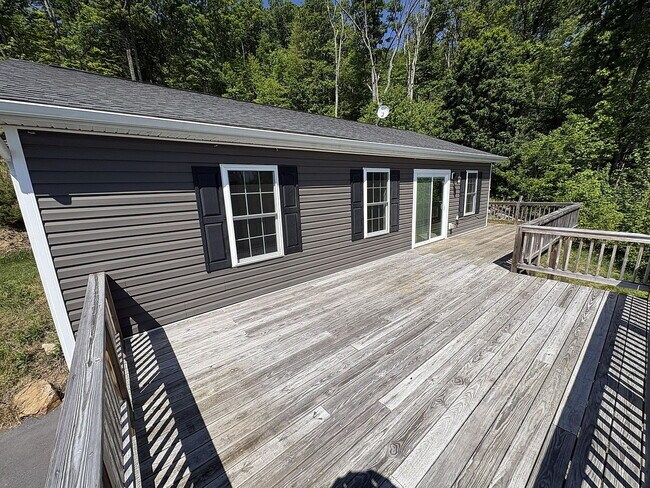 Building Photo - SINGLE FAMILY HOME