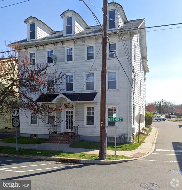 Building Photo - 27 S Main St