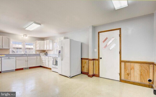 Building Photo - 9184 Chapel Rd