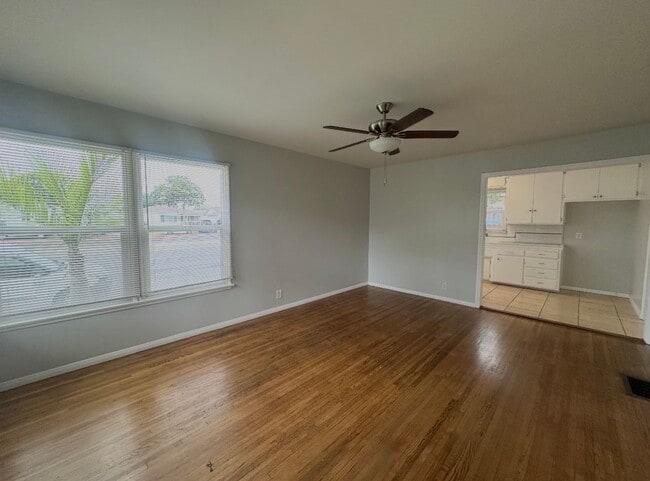Photo - 4554 N Lakewood Blvd Apartment