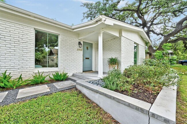 Foto del edificio - 2708 Carlton Rd