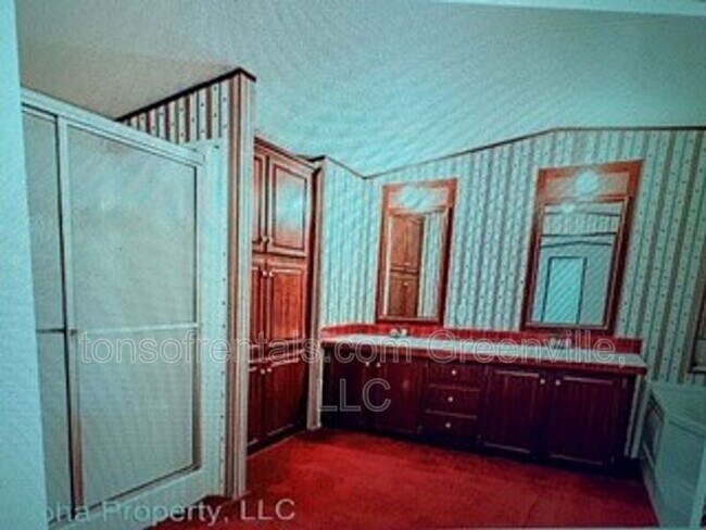 Foto del edificio - 255 Pine Dr