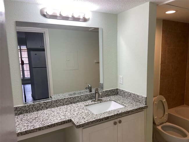 Building Photo - 1311 Antoine Dr