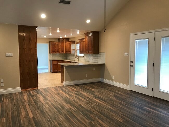 Foto del edificio - 3503 W 8th St