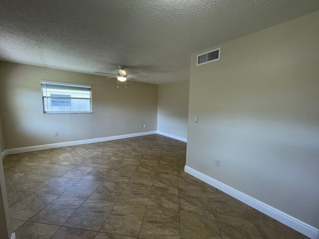 Building Photo - ANNUAL RENTAL - POINCIANA - 1 BED/1 BATH