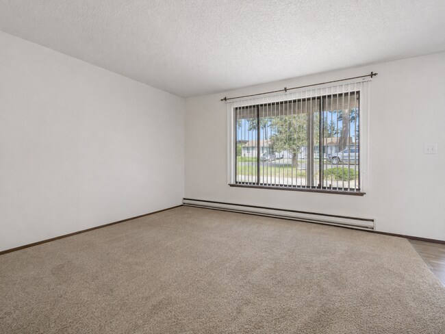 Foto del edificio - 1206-1208 Tule Lake Rd S