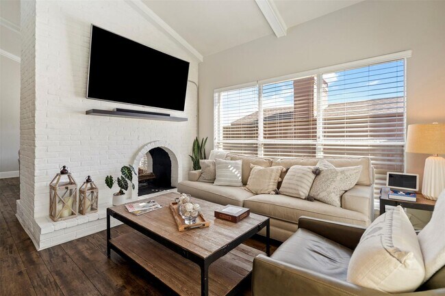 Foto del edificio - 5916 Sandhurst Ln