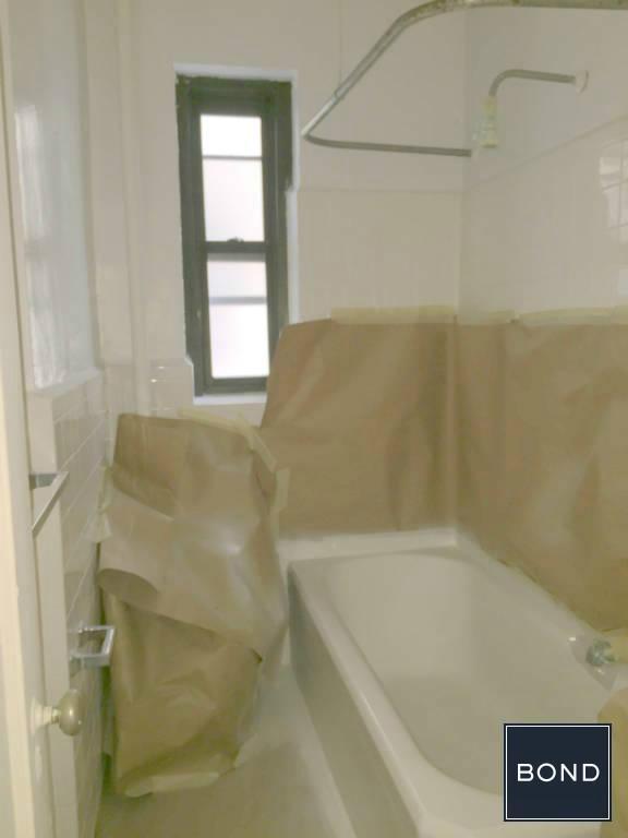 Foto del edificio - 145 Seaman Ave