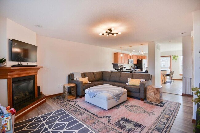 Foto del edificio - 1300 Nicholas Ln