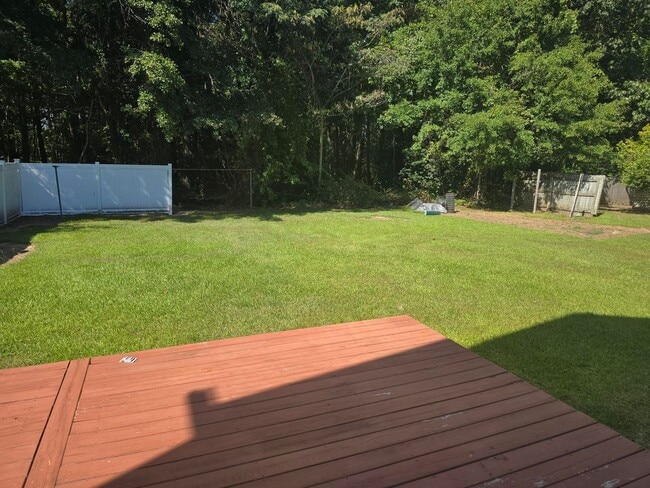 Building Photo - Call Linda 804-642-2106 or linda@vacosold.com