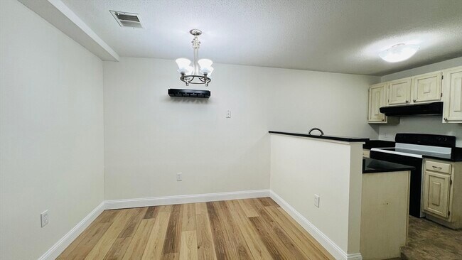 Foto del edificio - 18 Walden Dr