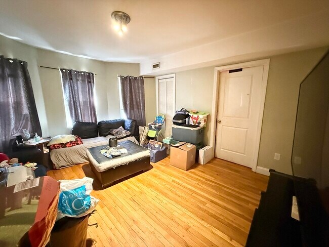 Building Photo - 4043 Washington St