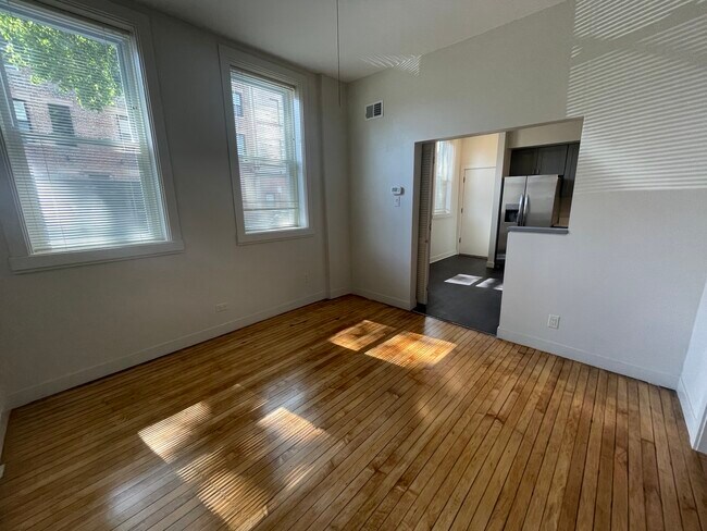 Foto del edificio - 3559 S Winchester Ave
