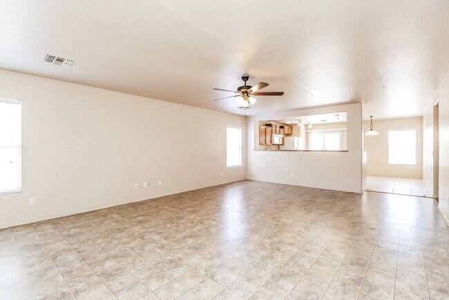 Building Photo - 4090 E Silverbell Rd