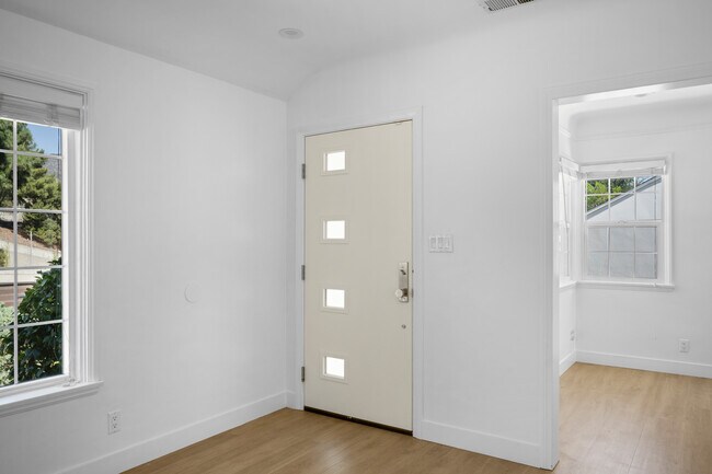 Building Photo - 2930 Mayfield Ave