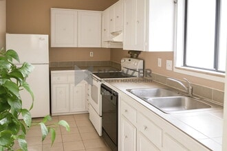 Building Photo - 800 Bearses Way