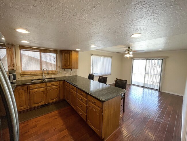 Building Photo - 1119 E Murray Holladay Rd