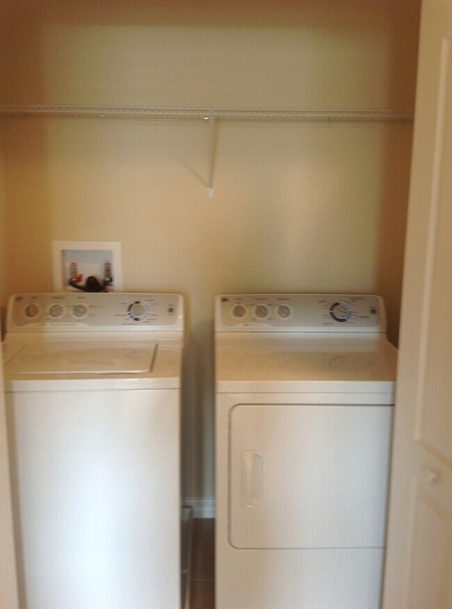 Foto del edificio - 3/2.5 Two-Story Townhouse with 1 Car Garage in Gated Community- Longwood!