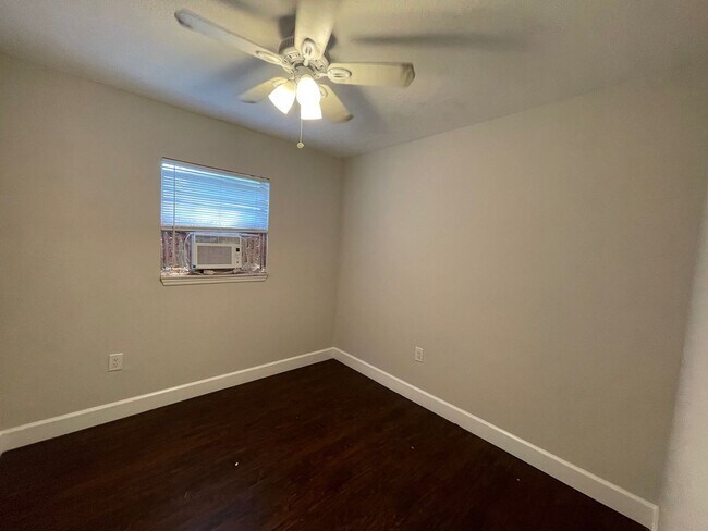 Foto del edificio - 10114 HYACINTH AVENUE, TAMPA, Florida 33612