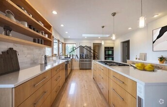 Building Photo - 1410 Woodland Dr SW