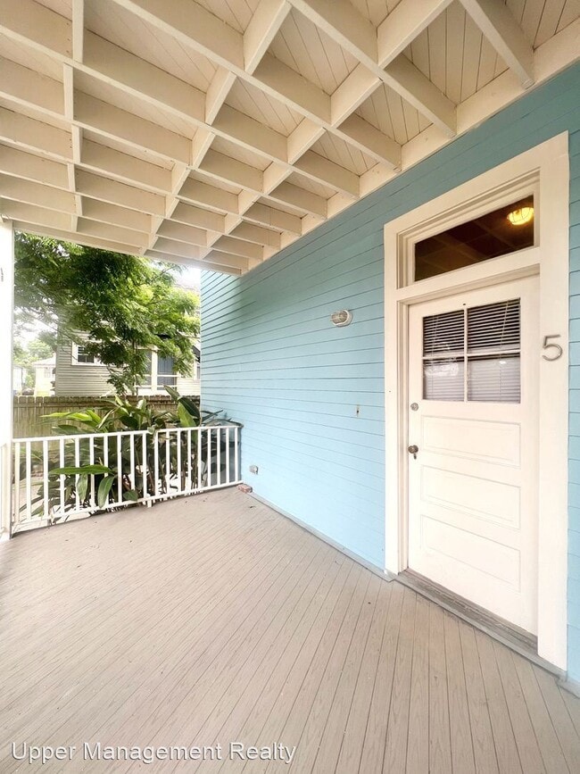 Building Photo - 1 br, 1 bath Apartment - 4422 S. Liberty 4...