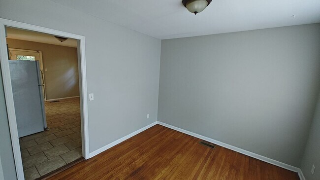 Foto del edificio - BELOW MARKET RENT!