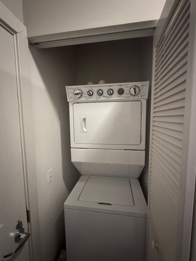 Foto del edificio - Modern 3BD/3BA Townhome Near North side wi...