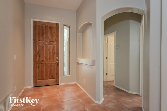 Foto del edificio - 8551 N Rolling River Dr