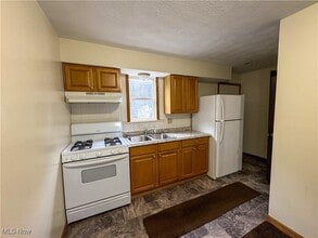 Building Photo - 540 College