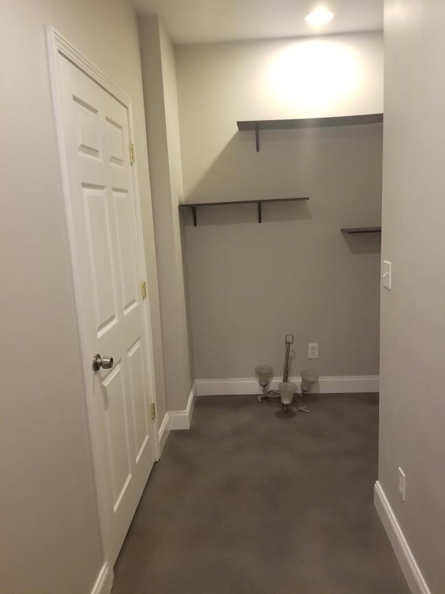Building Photo - 2661 Glenrose Hl