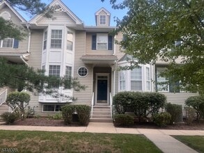 Building Photo - 32 Chesterfield Ct