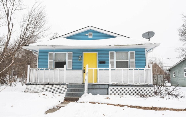 "Charming 3-Bedroom Gem on Udell Street with Spacious Living – 1104 Sq. Ft., Indianapolis!" - "Charming 3-Bedroom Gem on Udell Street with Spacious Living – 1104 Sq. Ft., Indianapolis!" Apartment