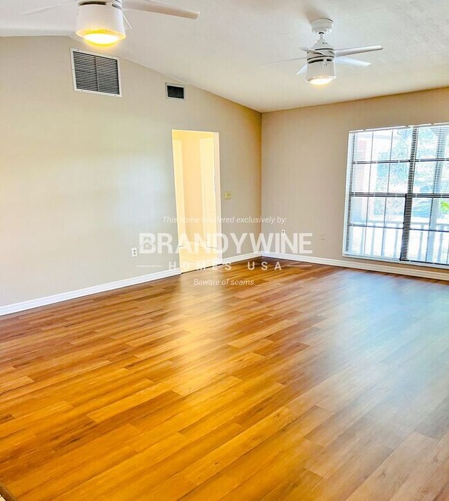 Building Photo - Village Green In West Orlando