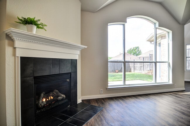 Building Photo - 8209 Livingston Ln