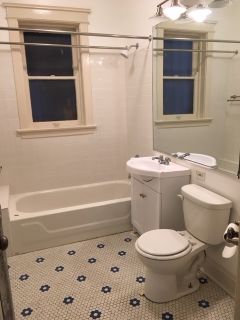 Foto del edificio - 1483 W Farragut Ave