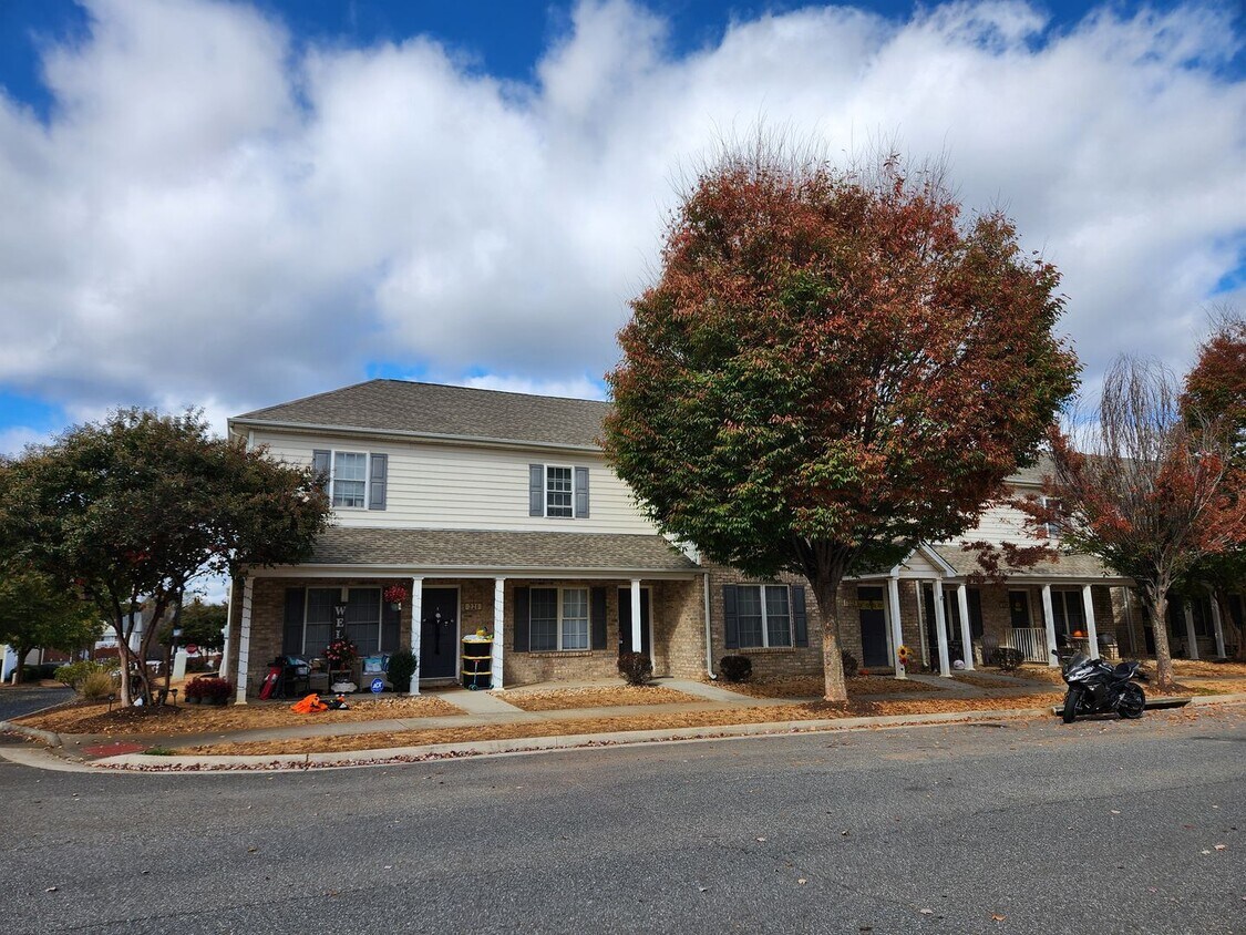 Primary Photo - Cornerstone Townhomes-Convenient to the Ti...