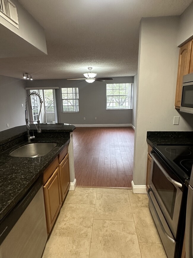 Building Photo - 2810 N Oakland Forest Dr