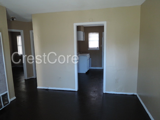 Building Photo - 1277 Airways Blvd