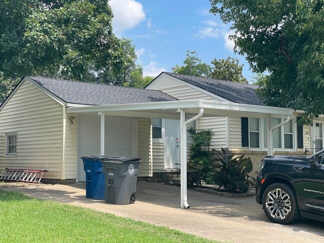 1 car garage & covered carport - 4903 E 25th St