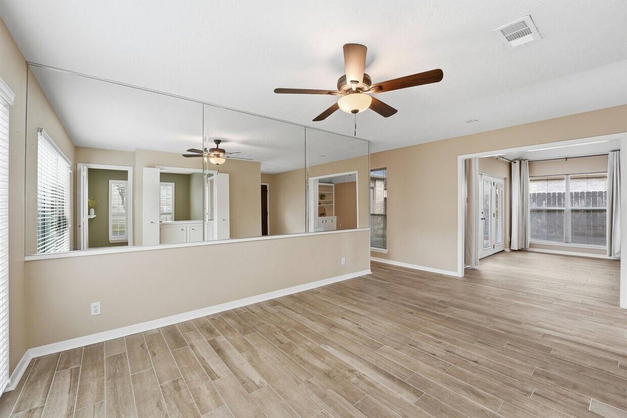 Foto del edificio - 2513 Country Club Blvd