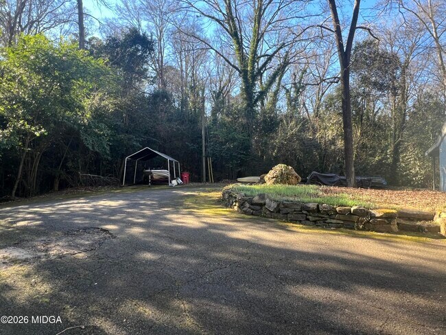 Foto del edificio - 620 Laverne Pl