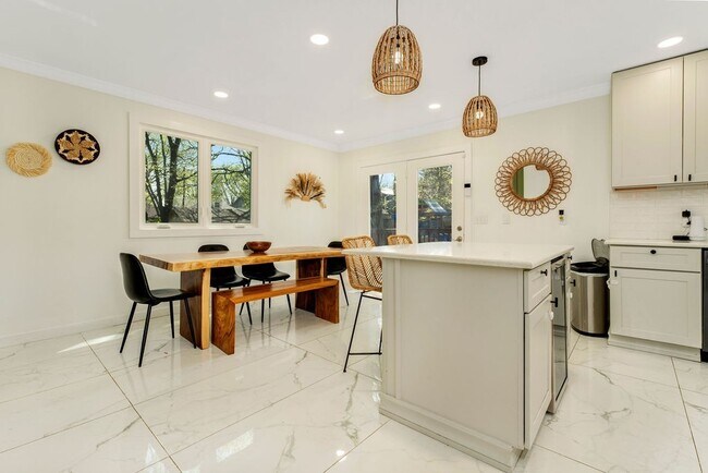 Foto del edificio - 1422 Benjamin St